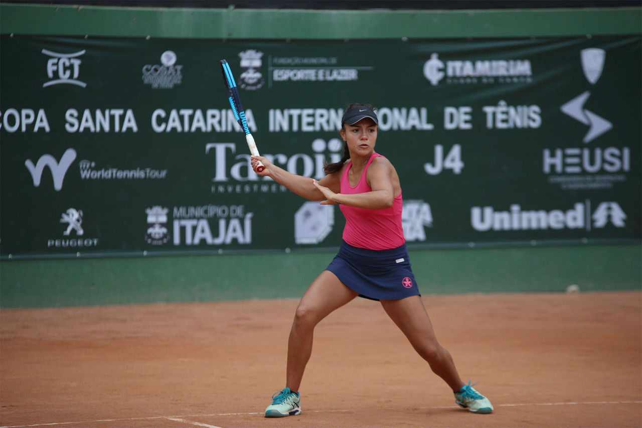 Maria Mauad disputa torneio internacional de tênis em Curitiba